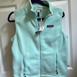 Never worn Vineyard Vines fleece vest